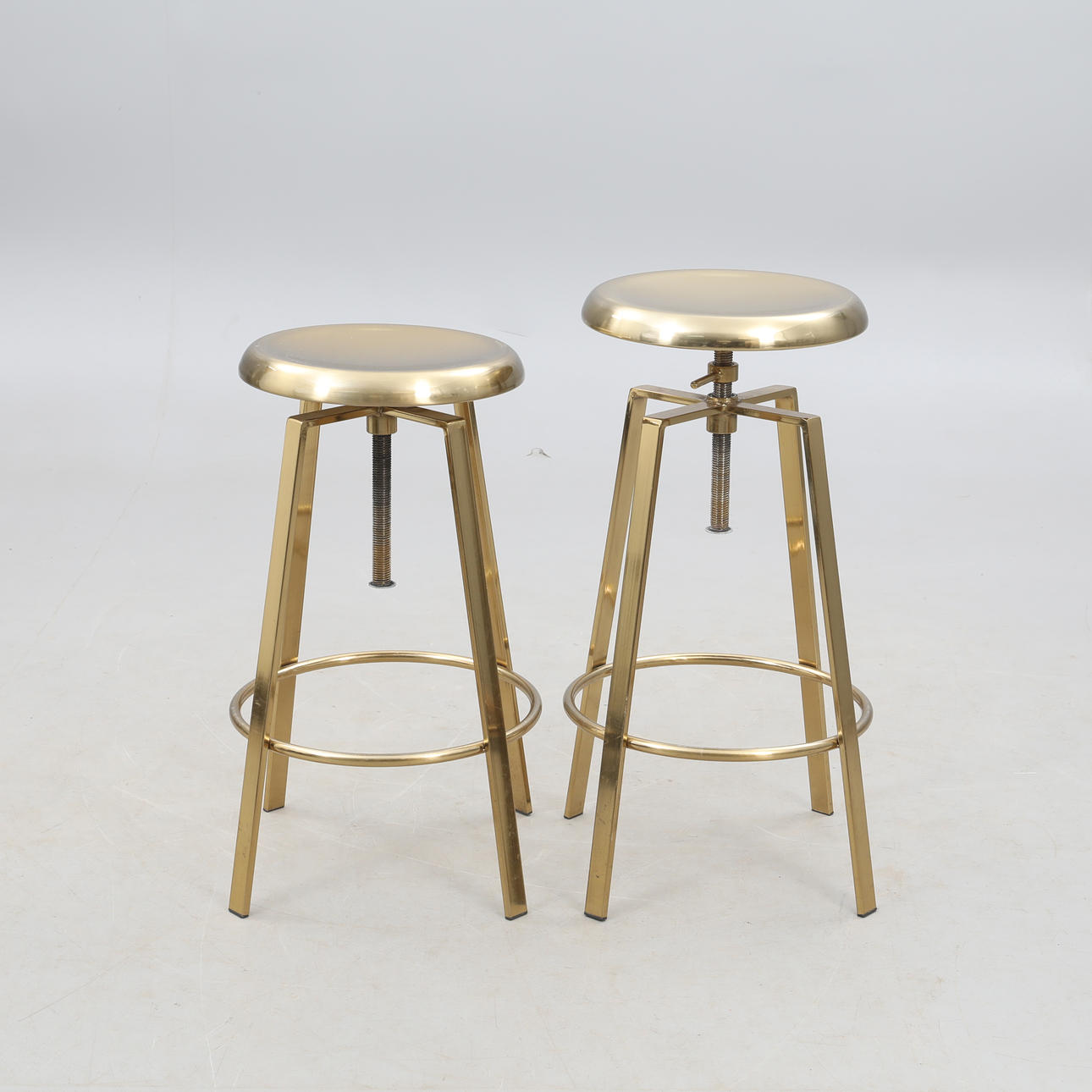 BARSTOLAR, ett par, Mio, höj/sänkbara.