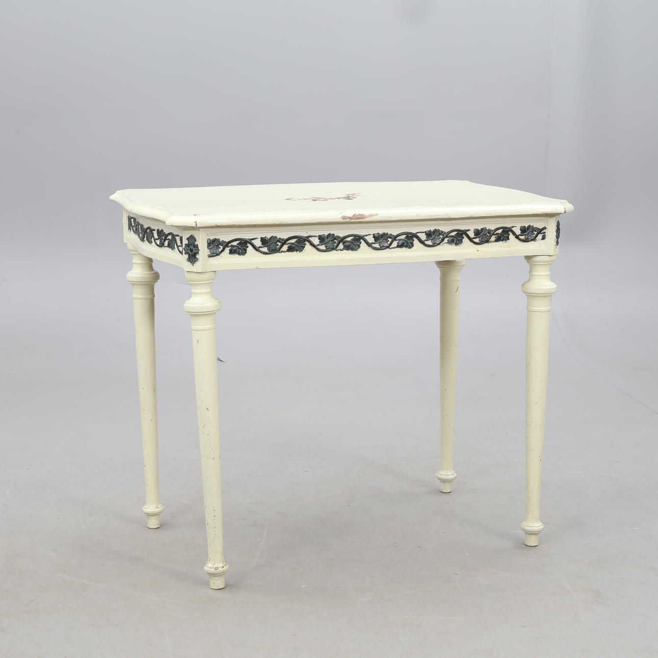 PÖYTÄ, kustavilainen.