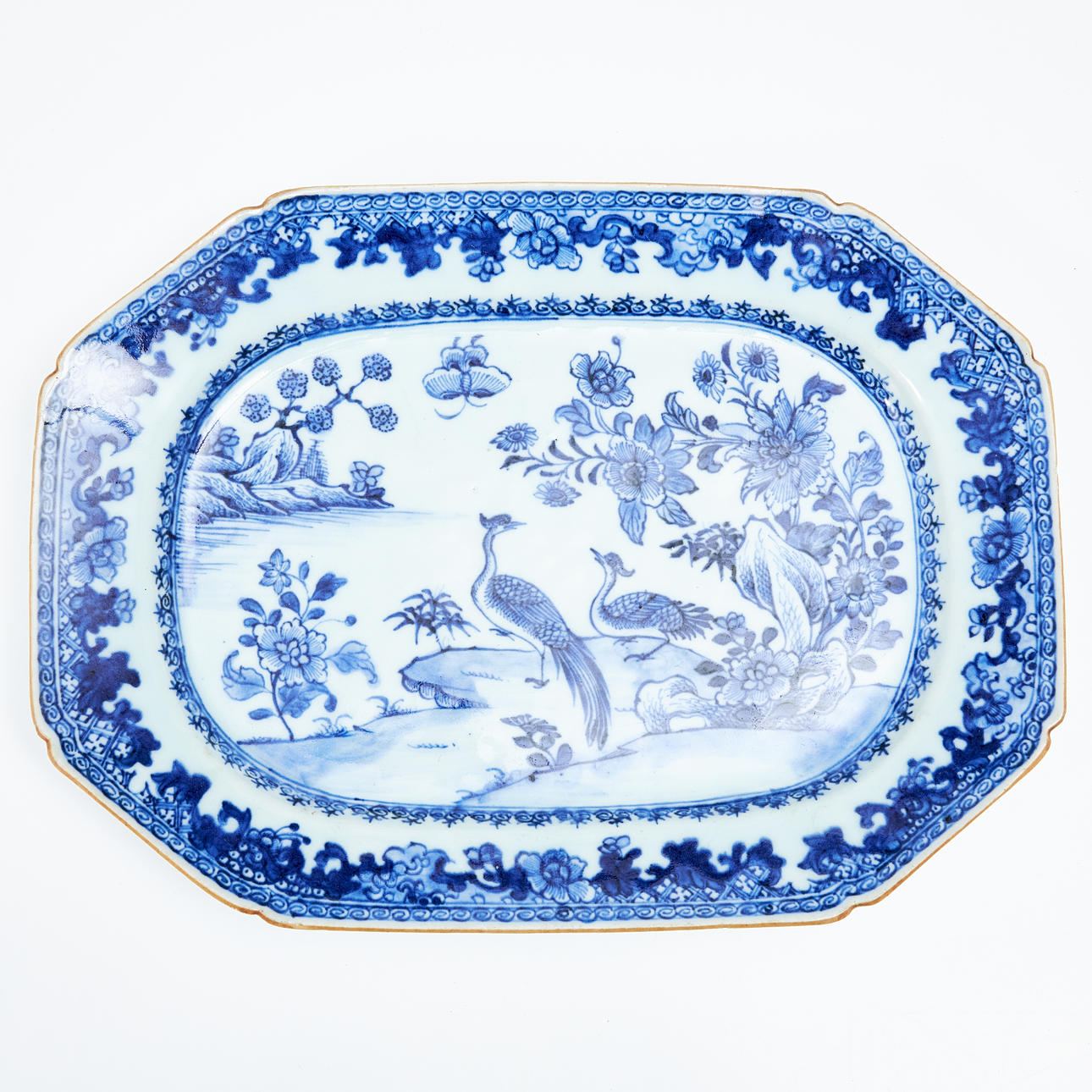 A steakdish, circa 1800, porcelain, China.