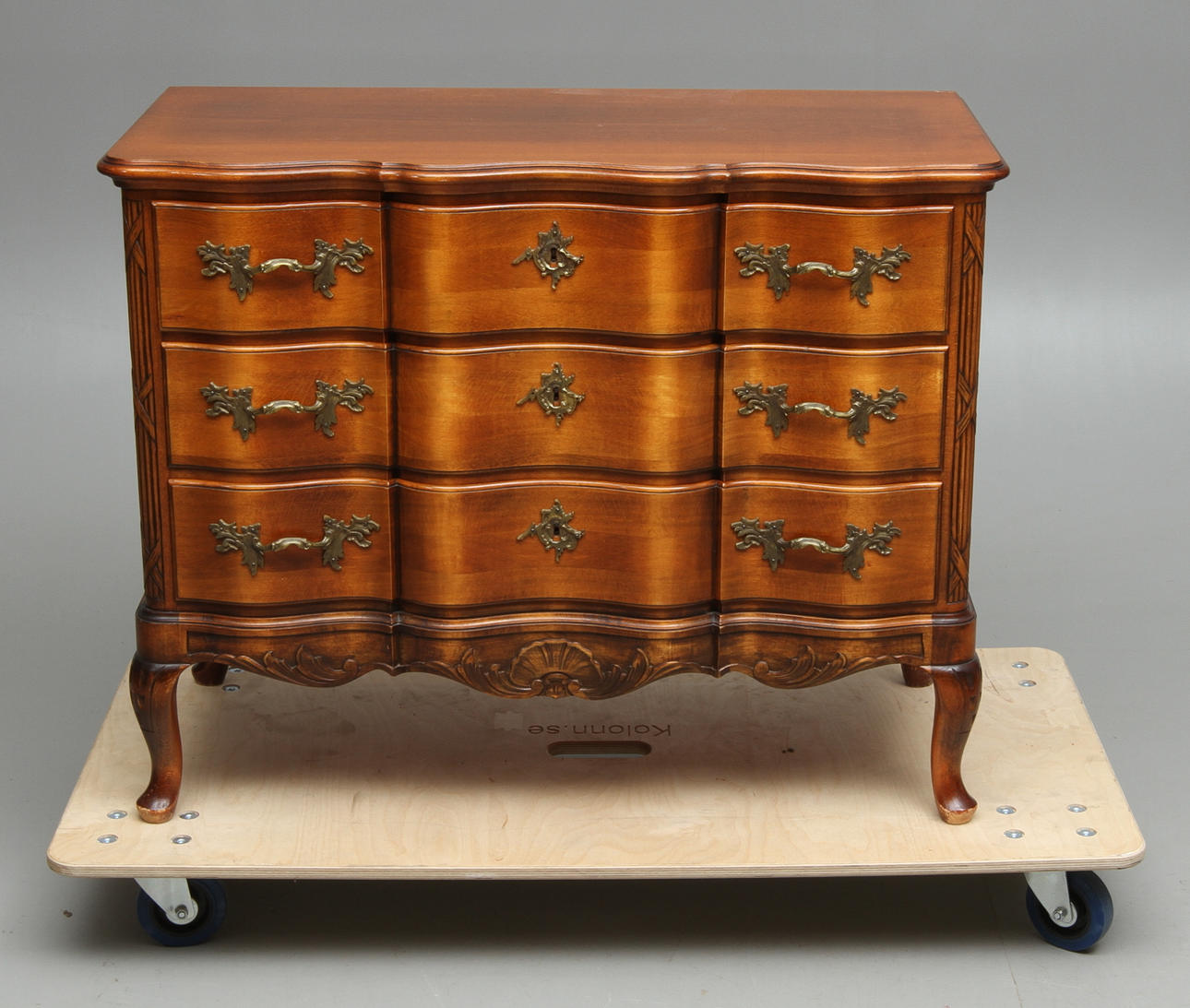 BYRÅ, senbarockstil, 1900-tal.