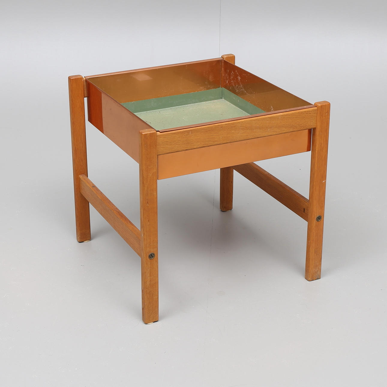 BLOMBORD, teak/koppar, 1900-talets andra hälft.