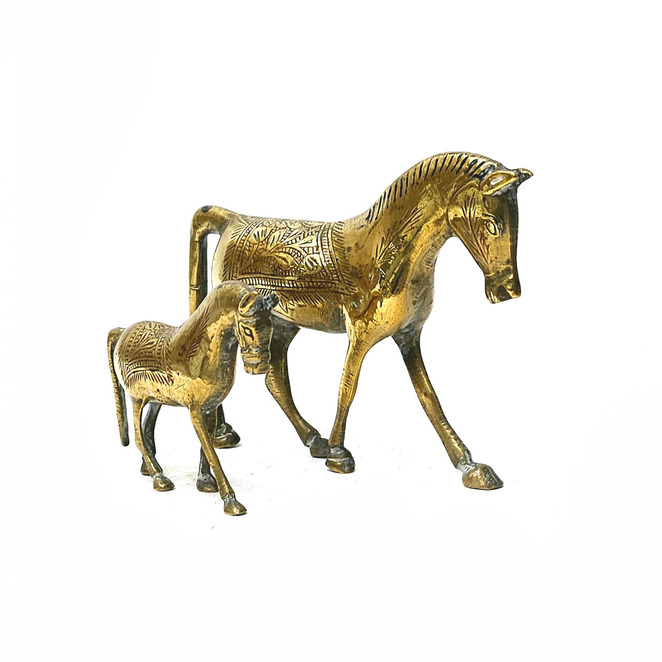 TWO HORSES IN CHISELED BRASS. TWO SIZES.