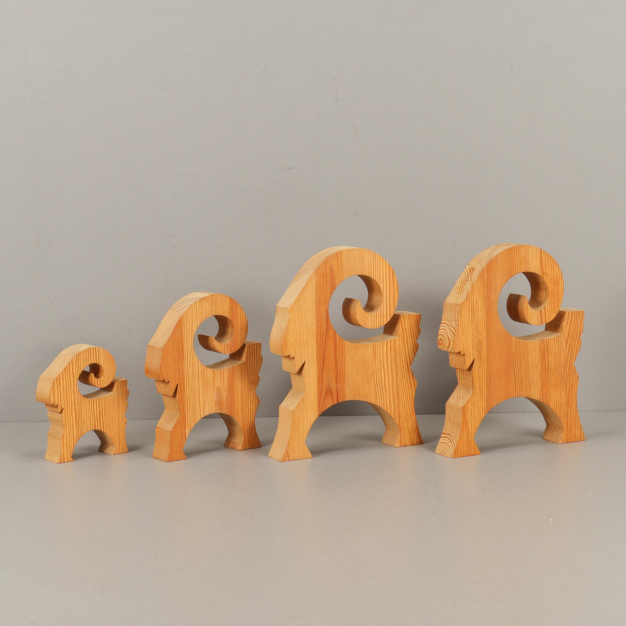 BOCKAR 4 stycken, trä.