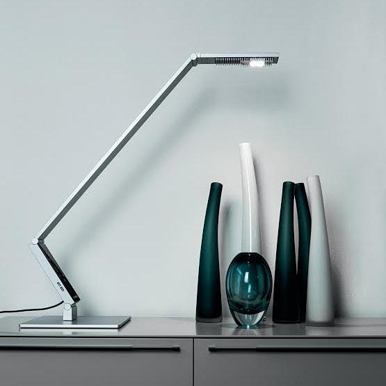 KONTORSLAMPA, "Luctra Table Linear Pro Black". Formgiven av Günther Horntrich, Yellow Design Germany.