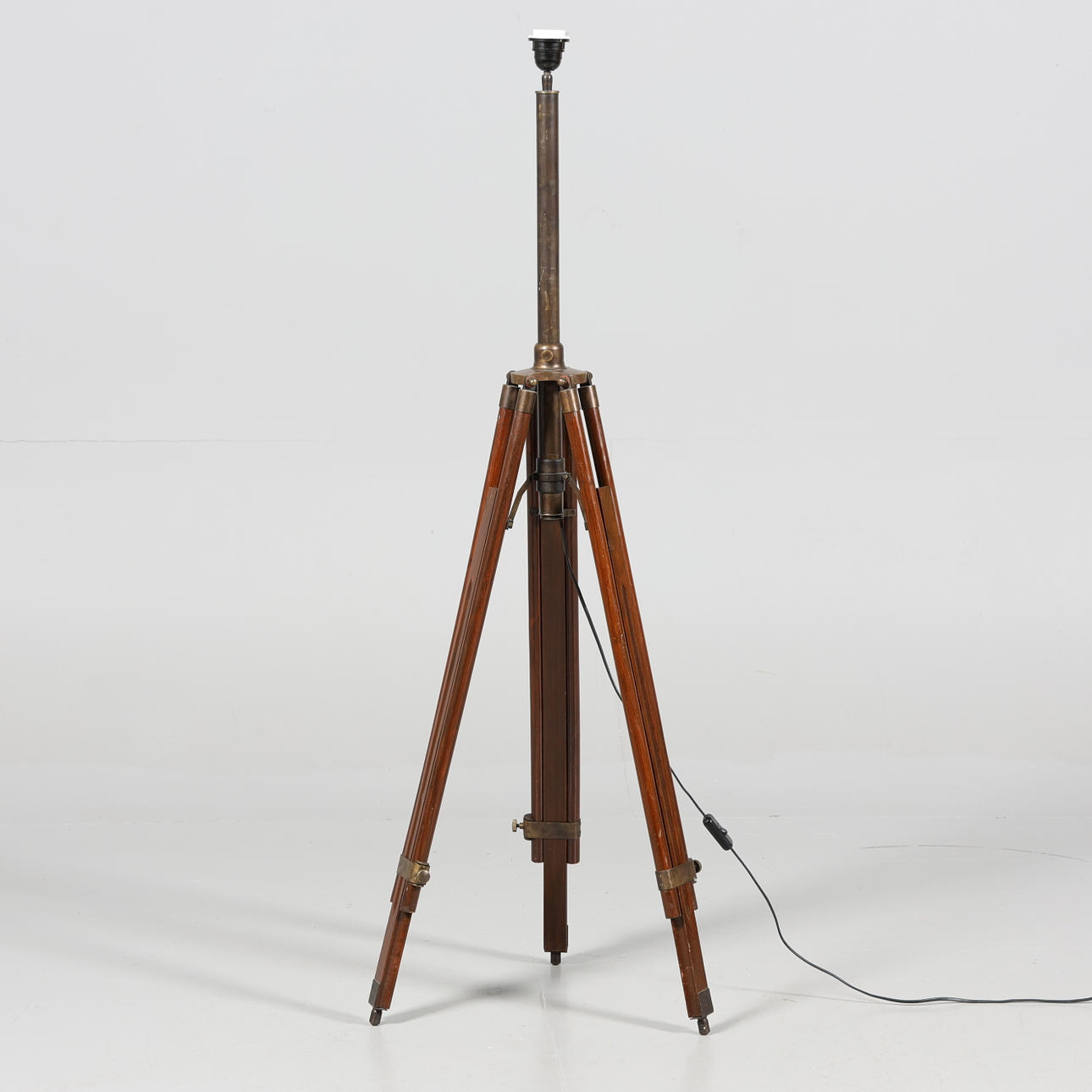 GOLVLAMPA, trästativ.