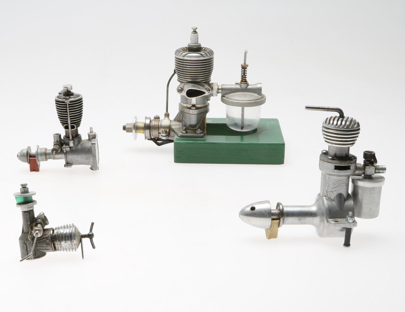 MOTORER, för modellflygplan, 4 stycken.