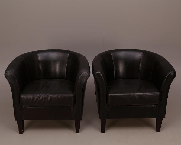 CLUBFÅTÖLJER, ett par, läder, svart/mörkbruna, Furninova - Leeds, 19-/2000-tal.