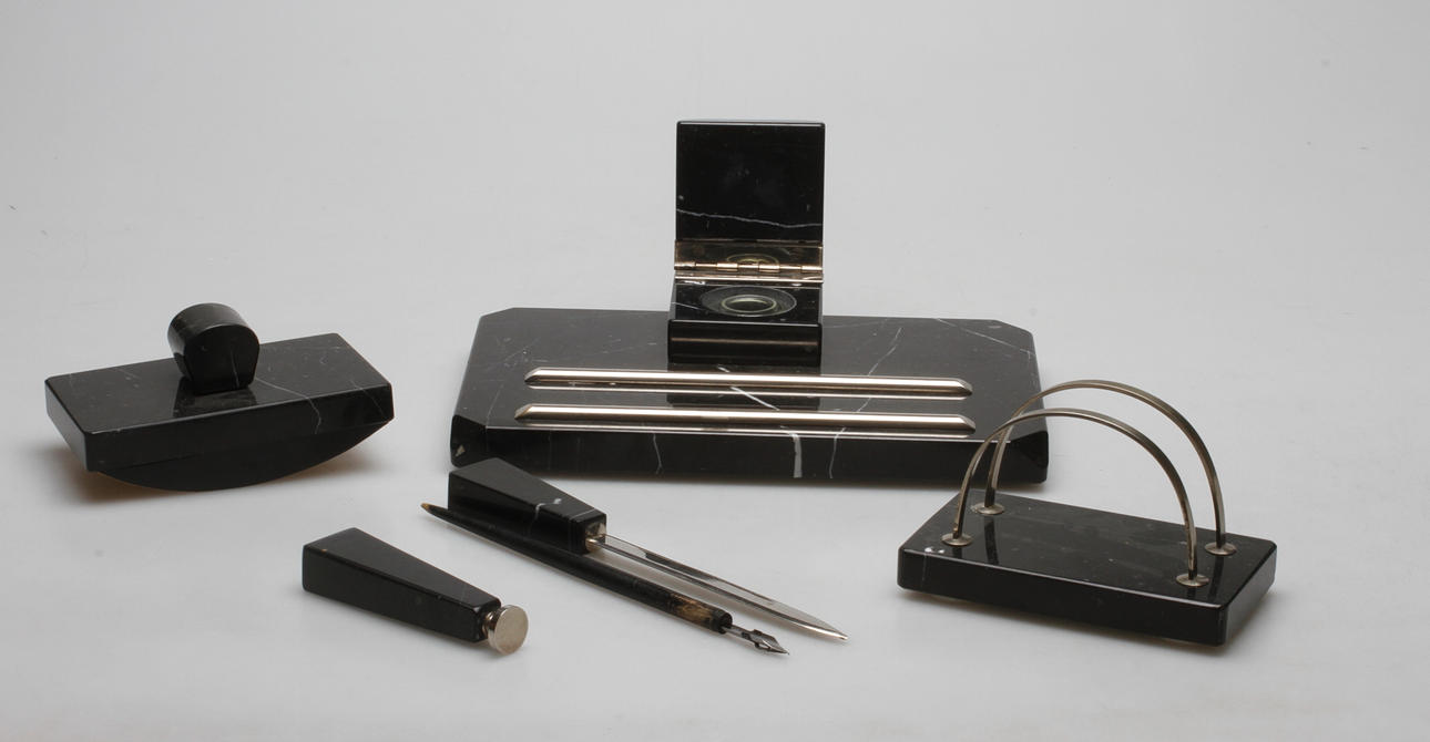 SKRIVBORDSUPPPSATS, 6 delar, 1900-talets första hälft.