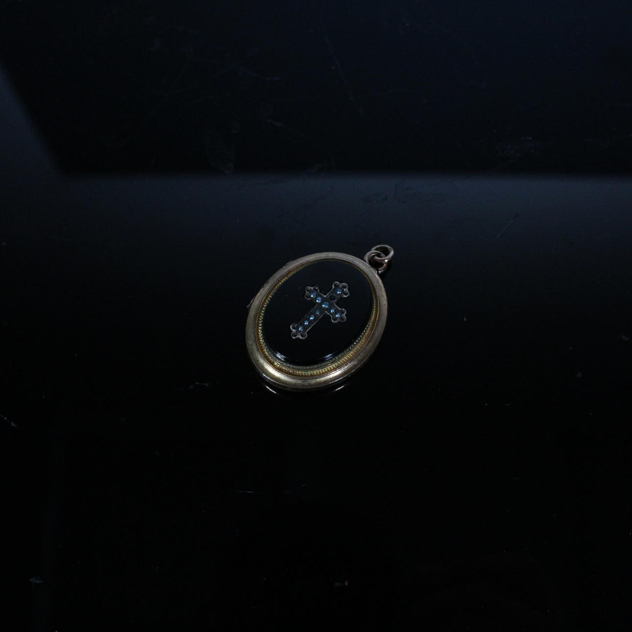 Biedermeier Anhänger Trauermedaillon, Onyx.