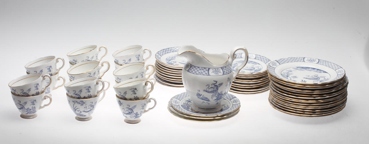 SERVISDELAR, 33 delar, benporslin, Royal Tuscan, England.