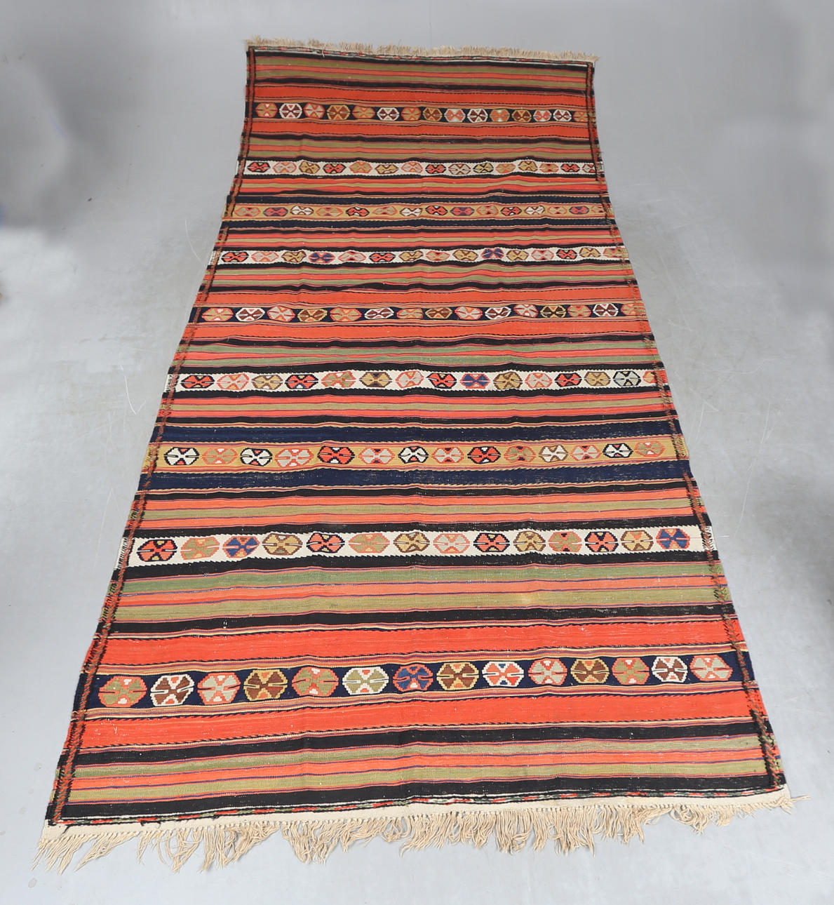 MATTA, Nomad Kelim, ca 330x166 cm.