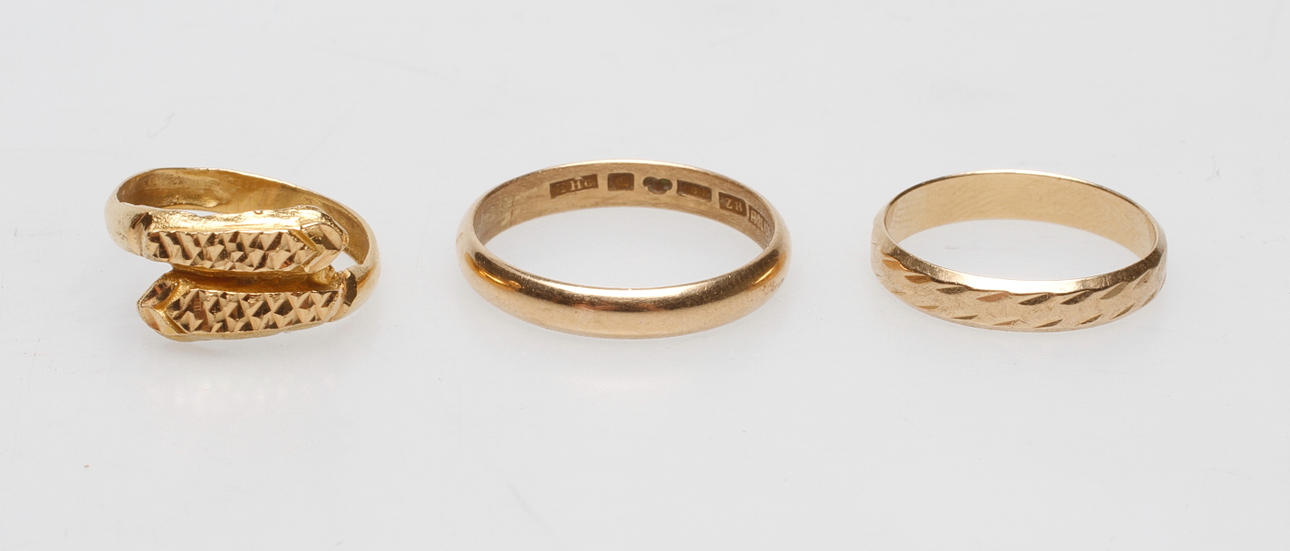 RINGAR, 3 st, 18k guld, vikt ca 11 gr.