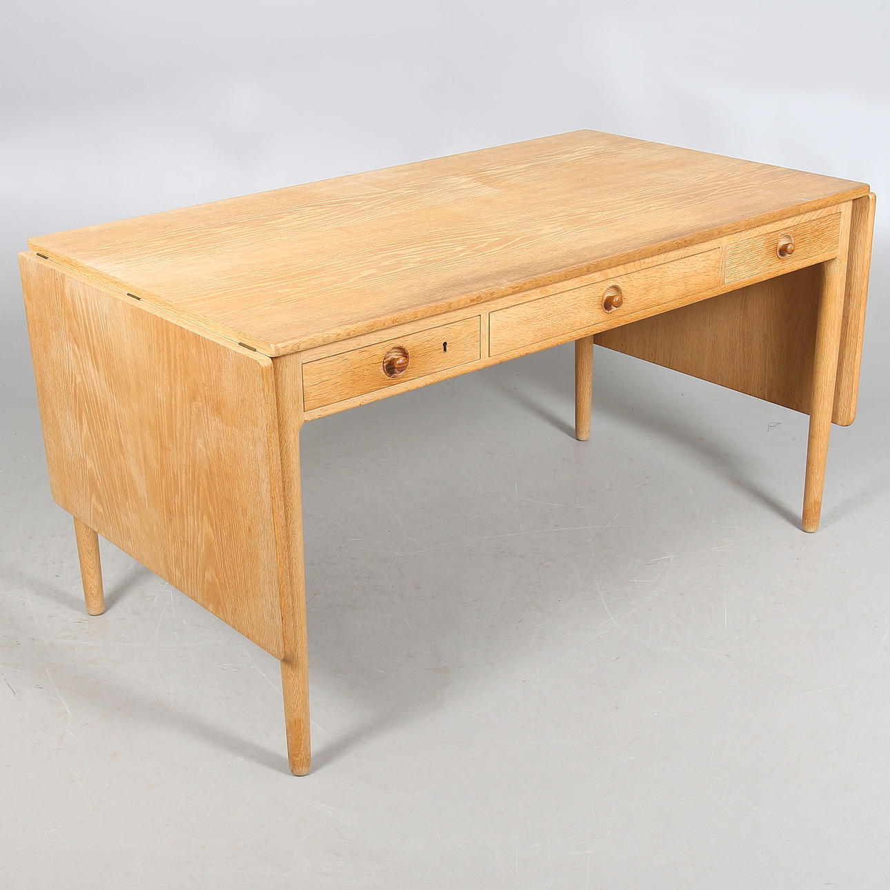 HANS J WEGNER. Skrivbord, Andreas Tuck, Danmark. 1950-tal.