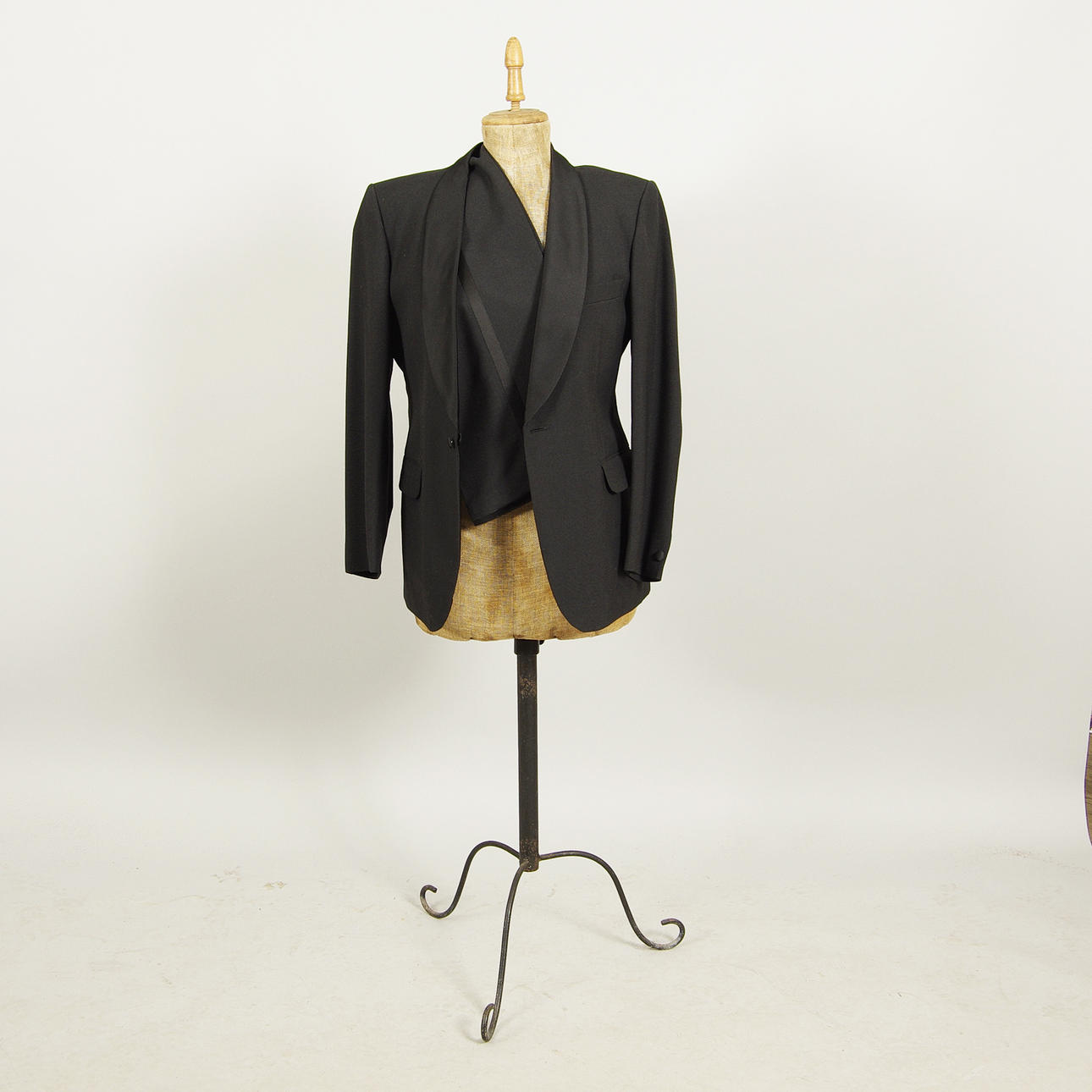 SMOKING SAMT 2 FRACKSKJORTOR, HCA Dress, Danmark.