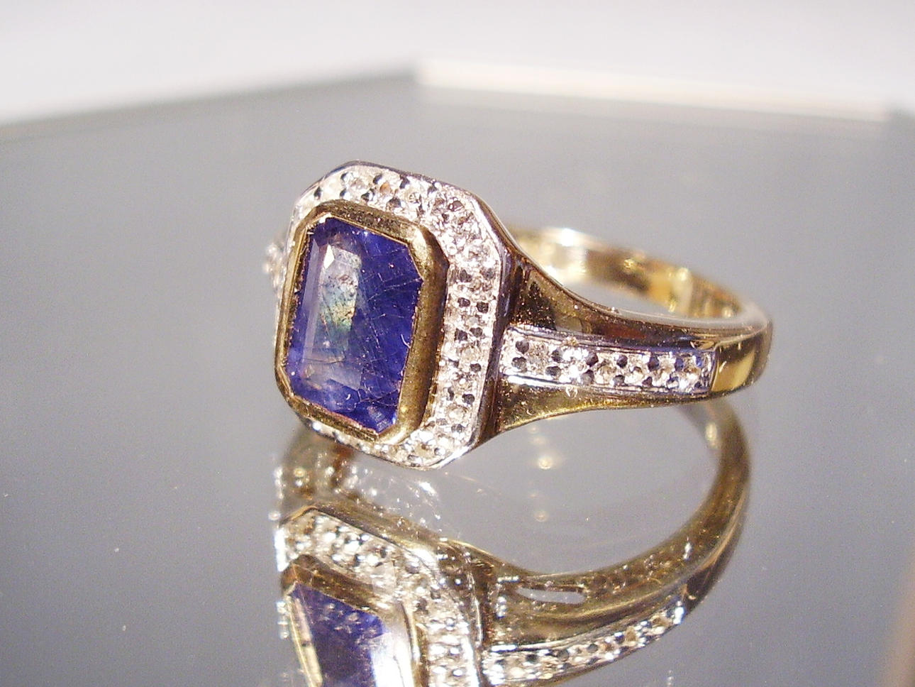 SAFIRRING MED VIT TOPAZ ENTOURAGE silver 925 bicolor.