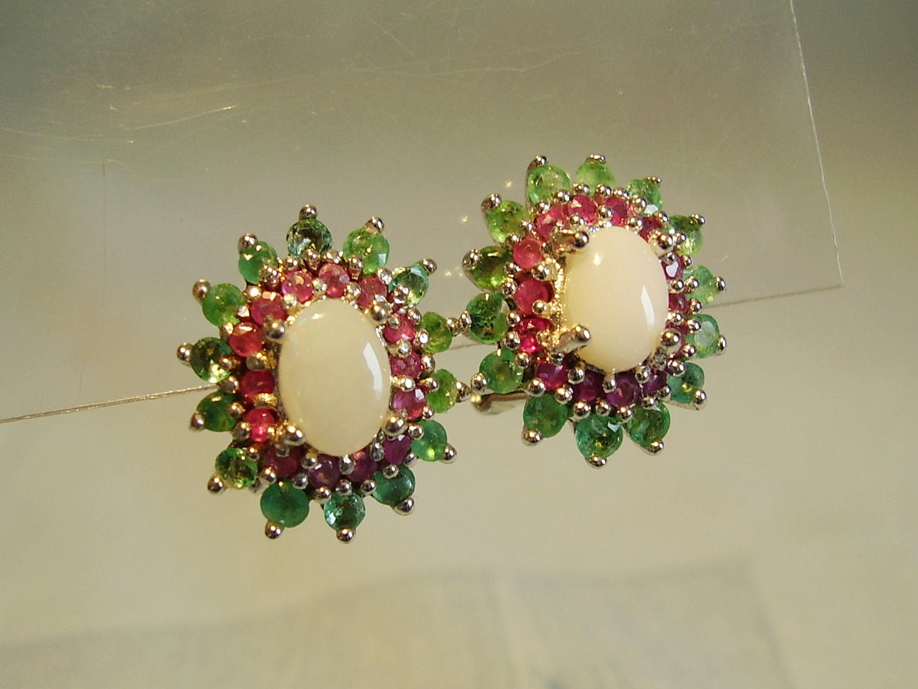 OPAL ÖRHÄNGEN MED RUBIN OCH SMARAGD ENTOURAGE silver 925 signerad David Sigal.