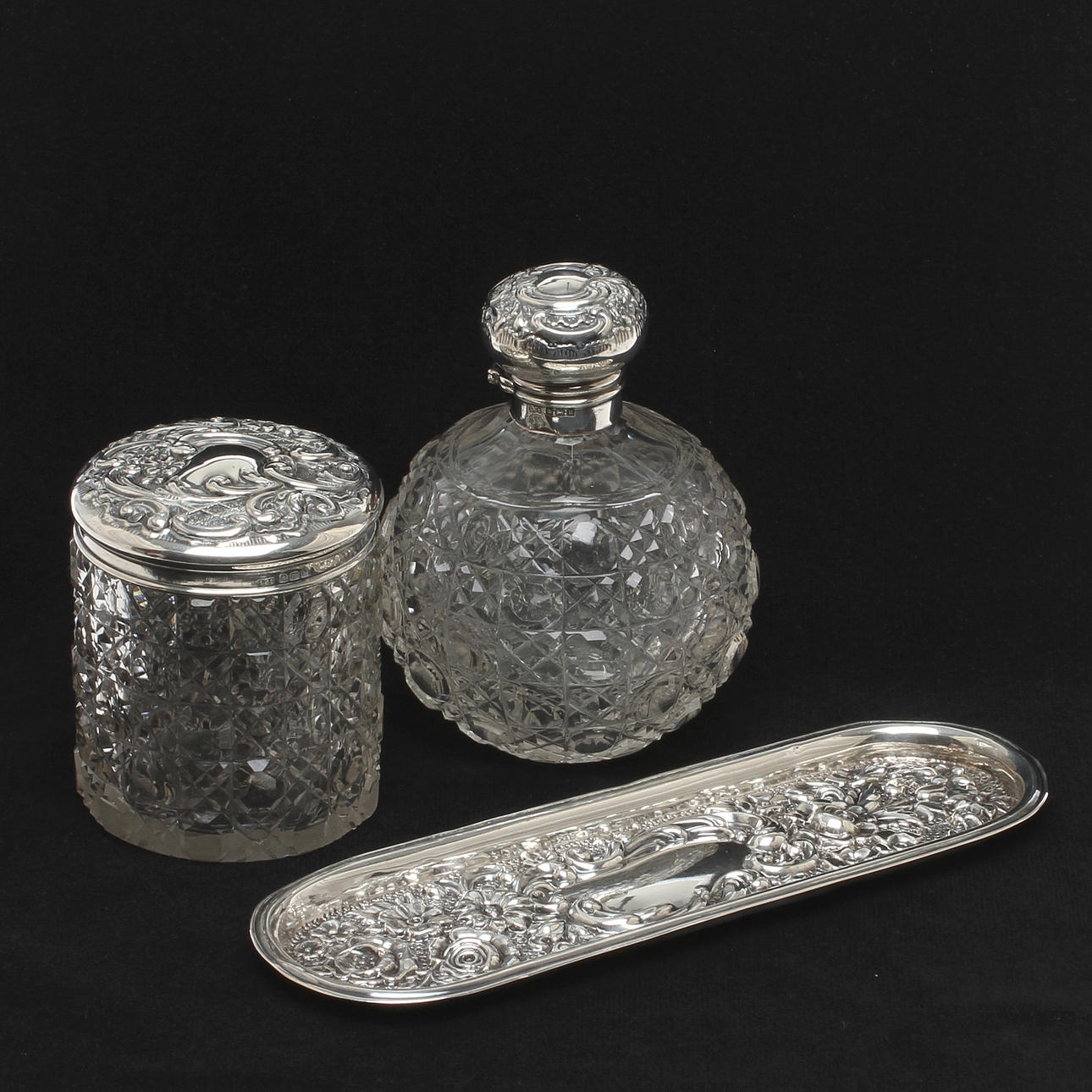 FLAKONG, BURK samt FAT, silver, Birmingham, England, 1909/1911.