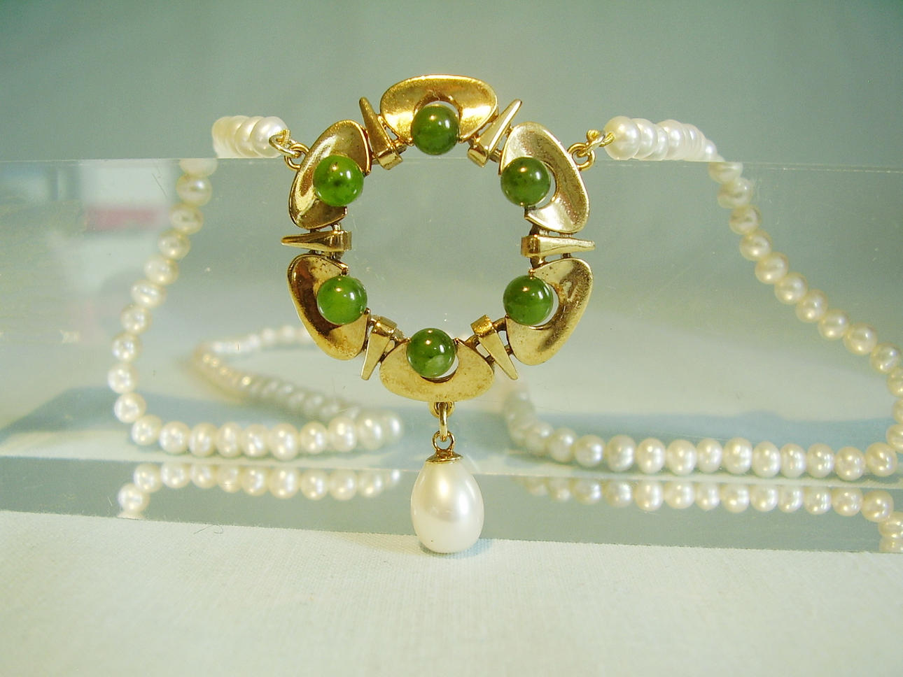 JADE PÄRLHALSBAND silver 935 guld.