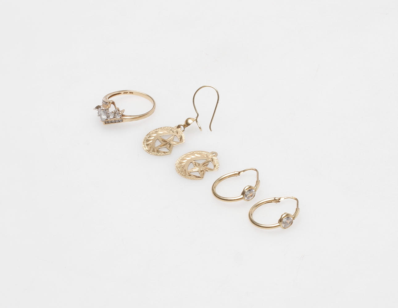 GULDSMYCKEN, 10-14k guld, vikt ca 5,9 gr.