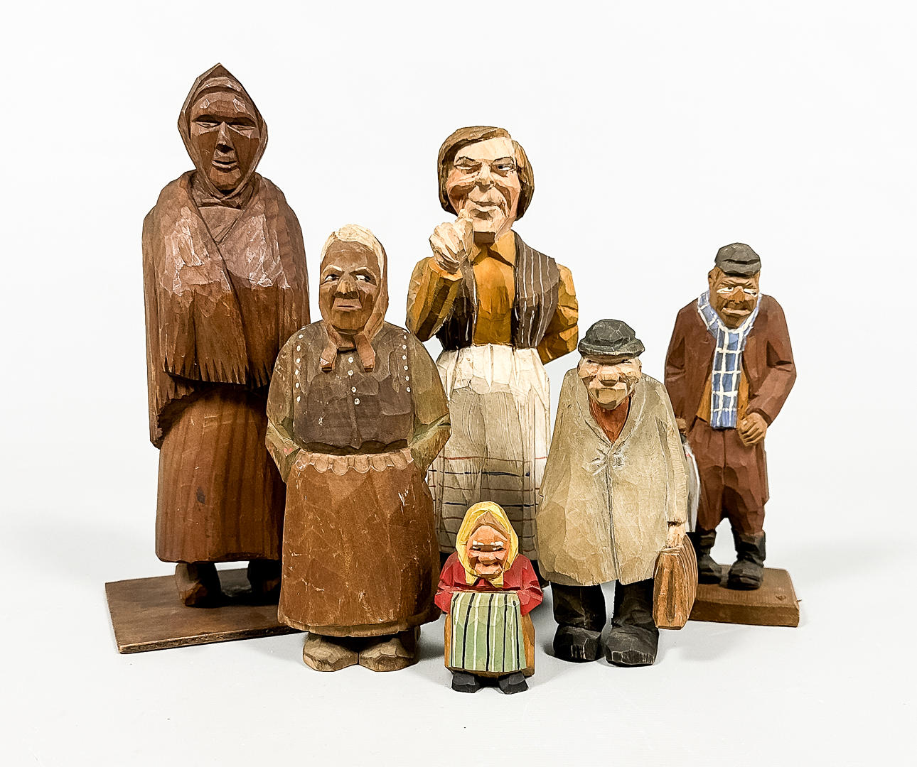 FIGURINER, 6 st, trä, delvis signerade.
