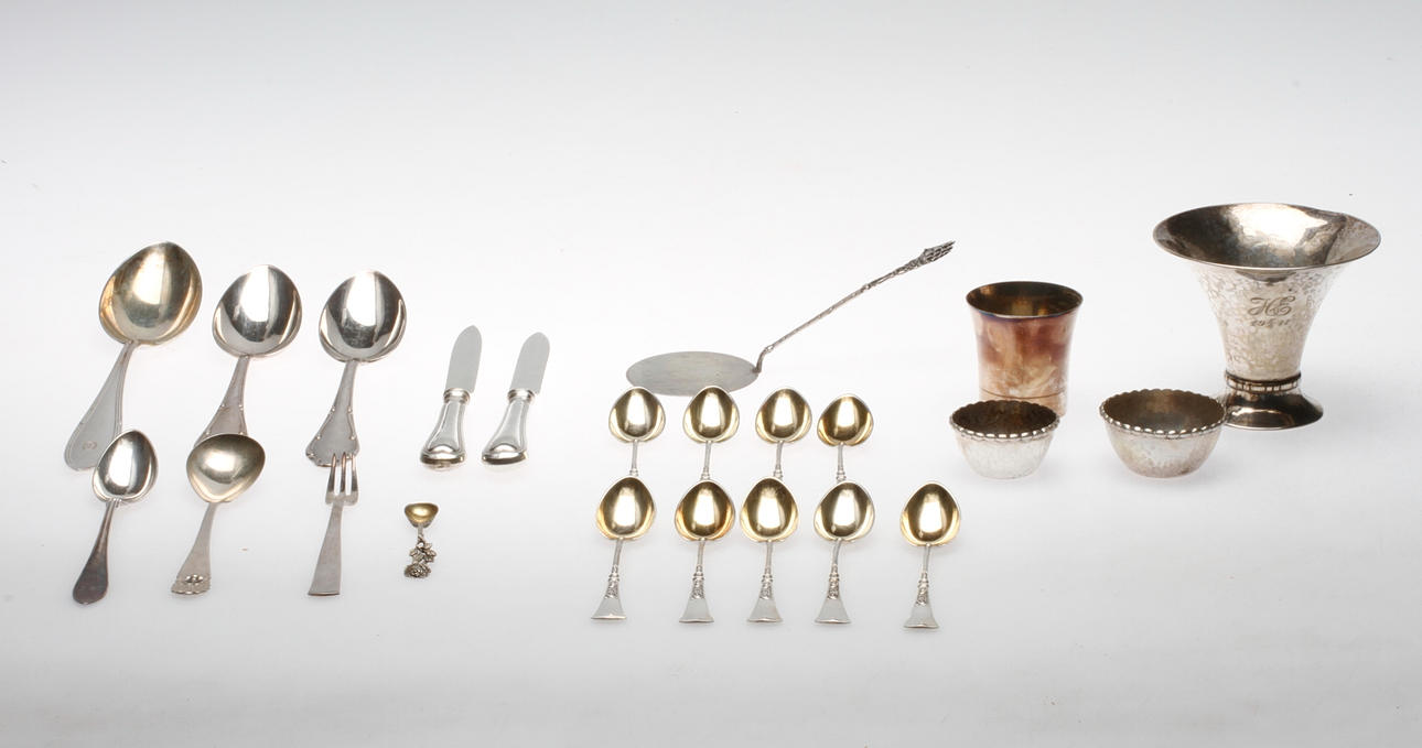 SILVERFÖREMÅL, 1900-tal, vikt ca. 517,4 gram.