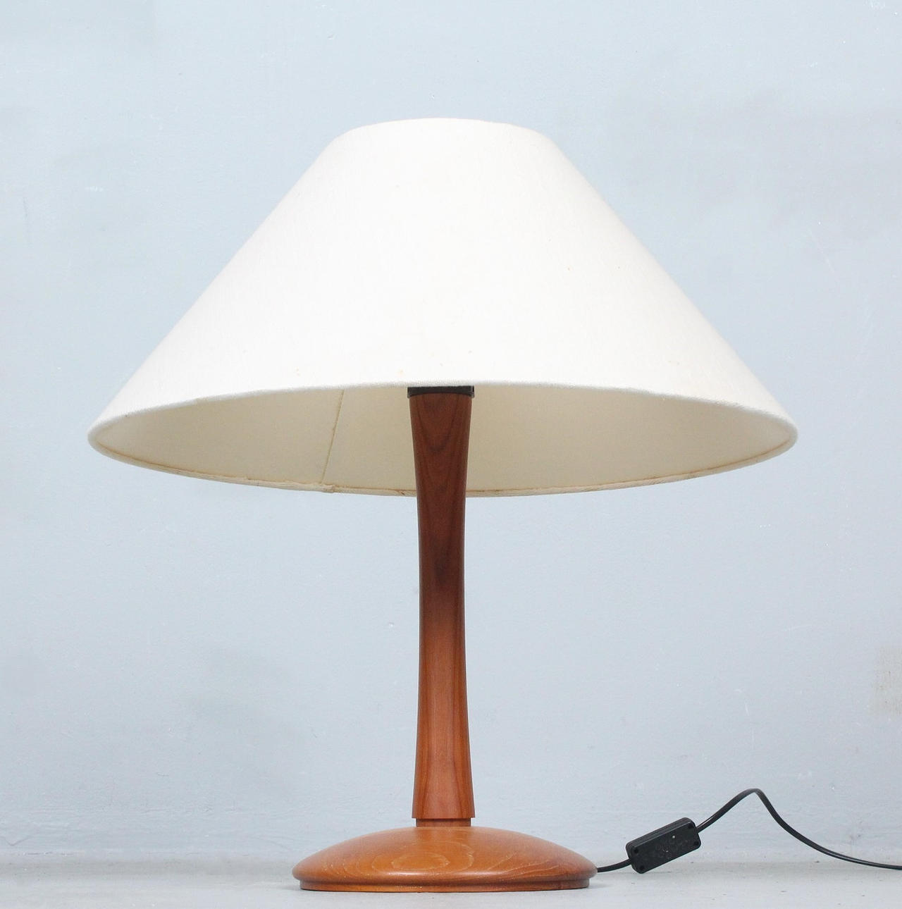 DYRLUND. Teak bordlampe, Danmark.