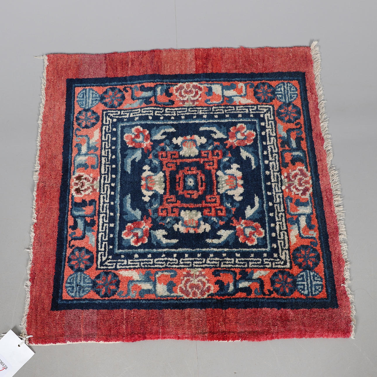 EN TIBETANSK STOLMATTA.