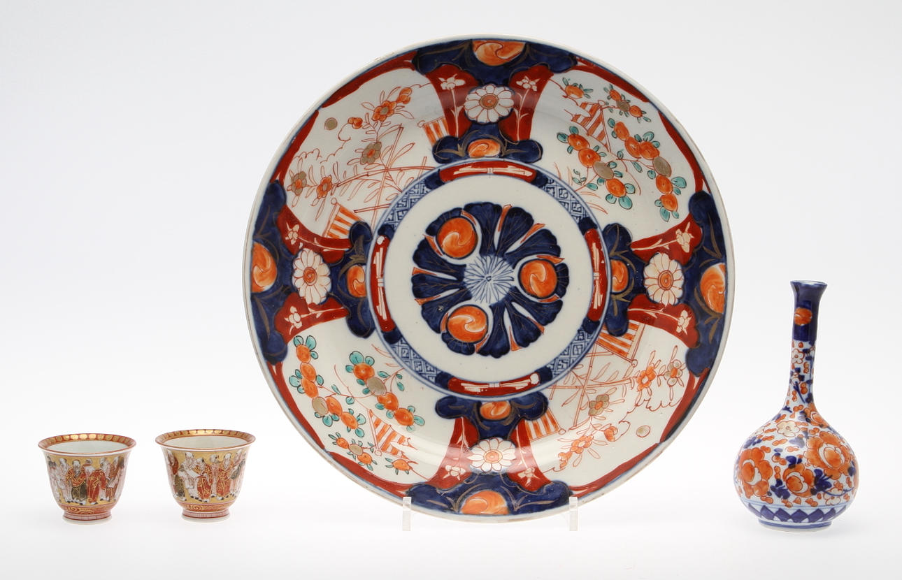 FAT, VAS samt KOPPAR, ett par, porslin, Japan o Kina, 1800/1900-tal.