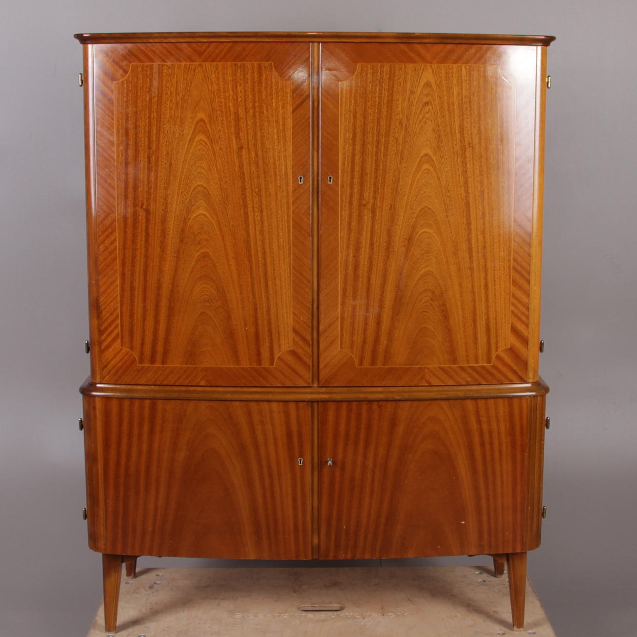 LINNESKÅP, 1900-talets mitt.