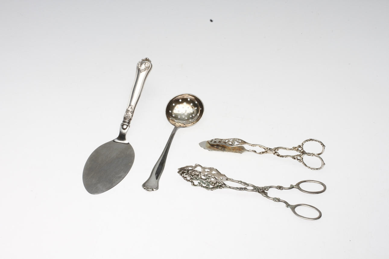 BESTICK, 4 delar, silver, 1900-tal, vikt ca. 165,3 gram.