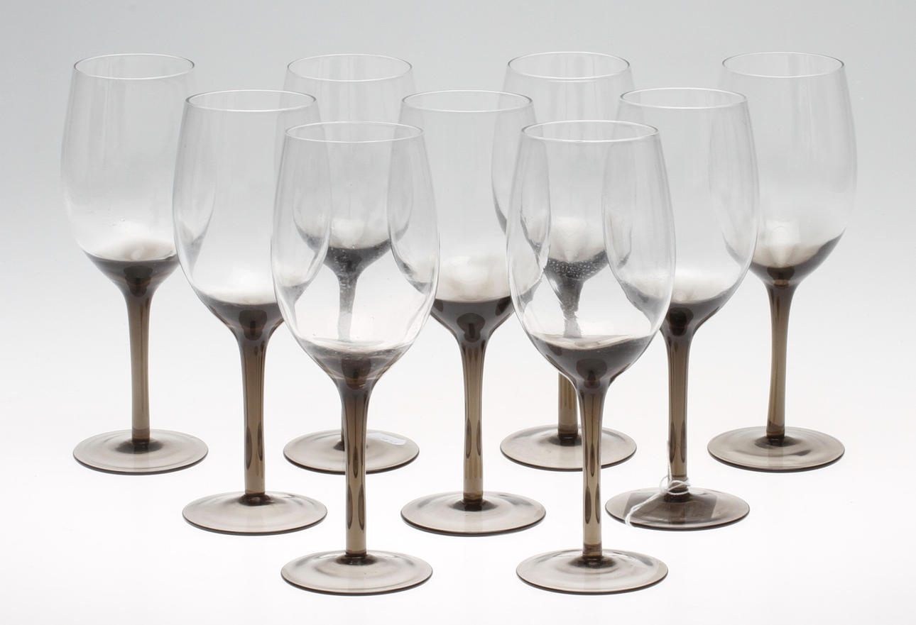 VINGLAS, 9st, rökfärgad glasmassa, 19/2000-tal.