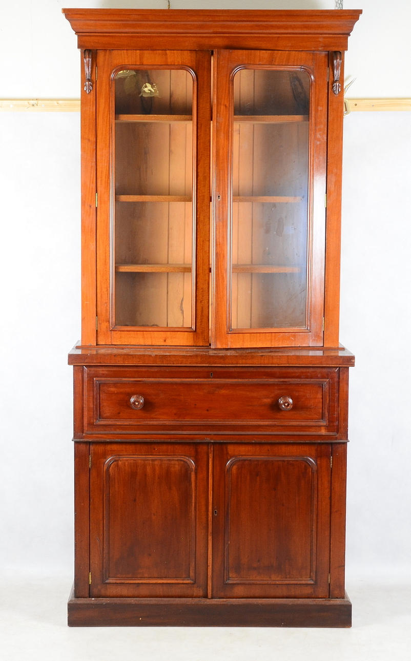 BOKSKÅP, mahogny. Med skrivklaff.