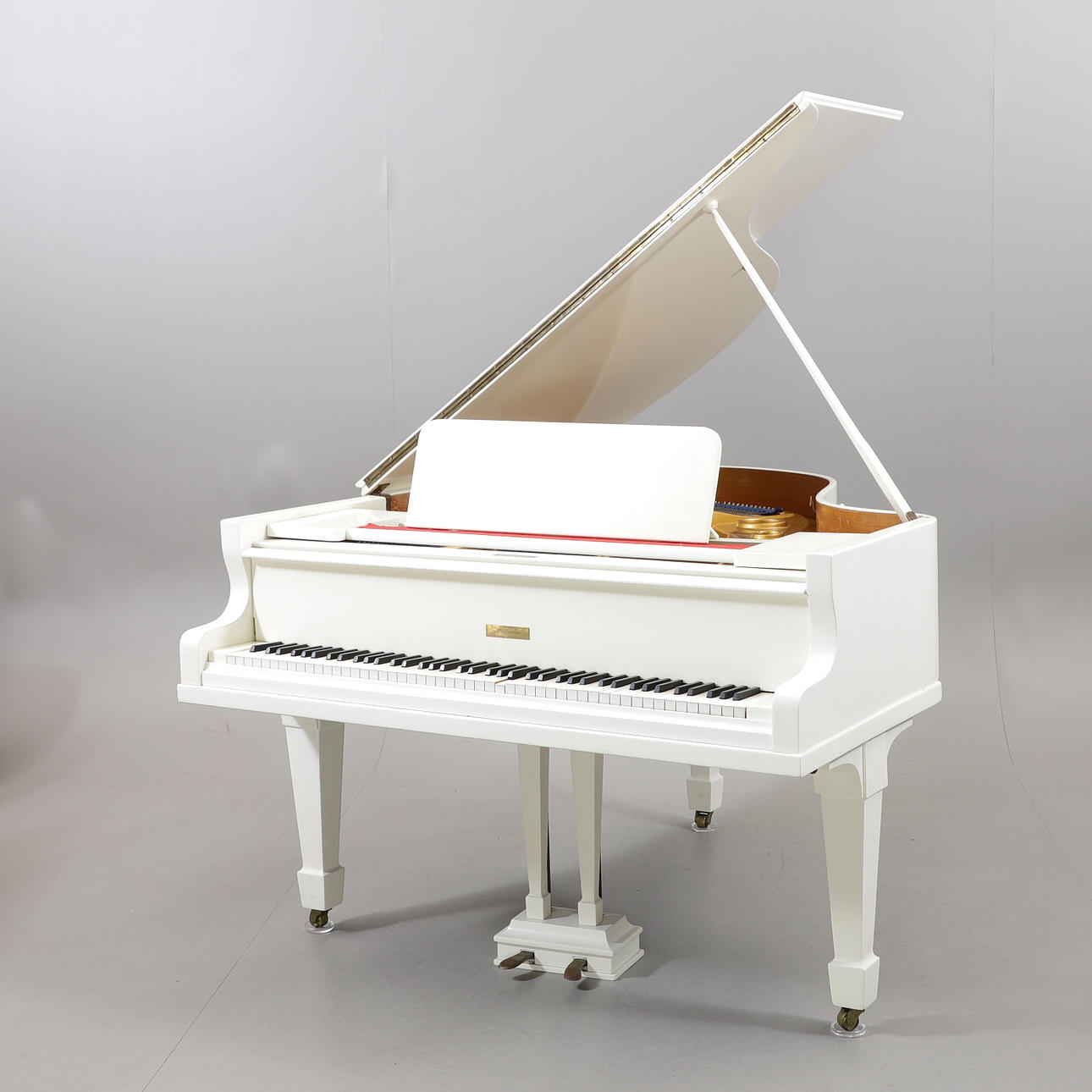 PIANO DE COLA, Hoffman, Renner.