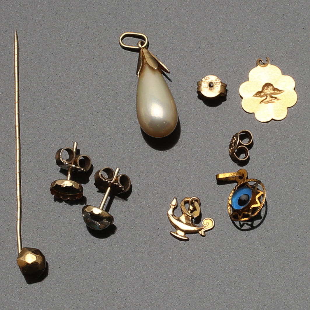 PARTI GULDSKROT, total vikt ca 4,8 g.