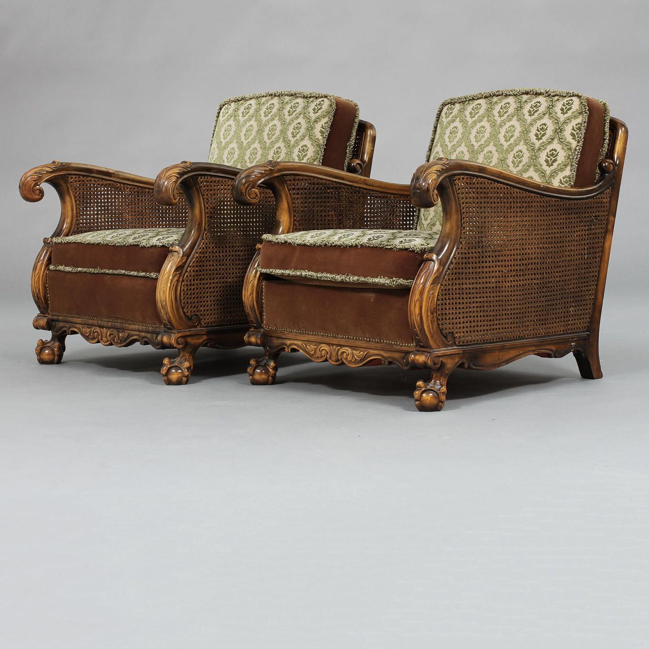 FÅTÖLJER, ett par, Chippendale-stil.