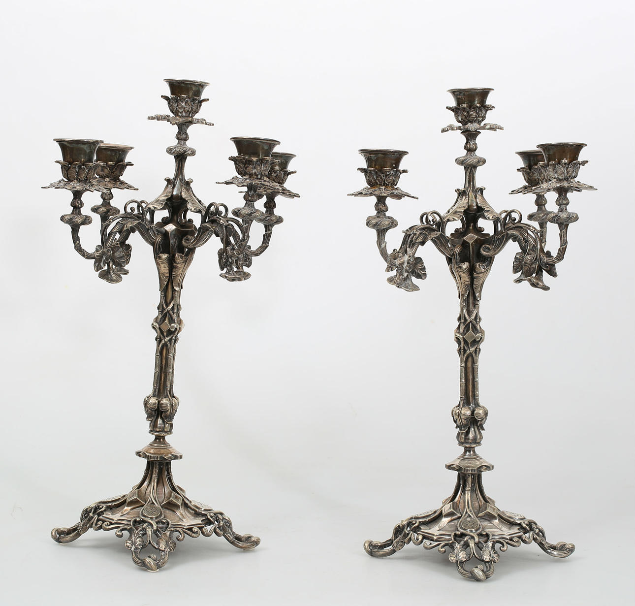 KANDELABRAR, nysilver, 2 stycken, 5 ljusarmar, dekor av blommor och bladverk, A G Dufva.