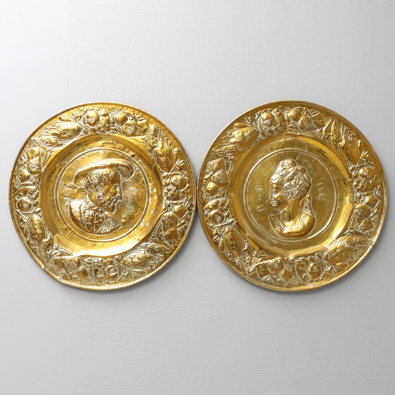 VÄGGPLÅTAR, 2 st, mässing, 1900-tal.