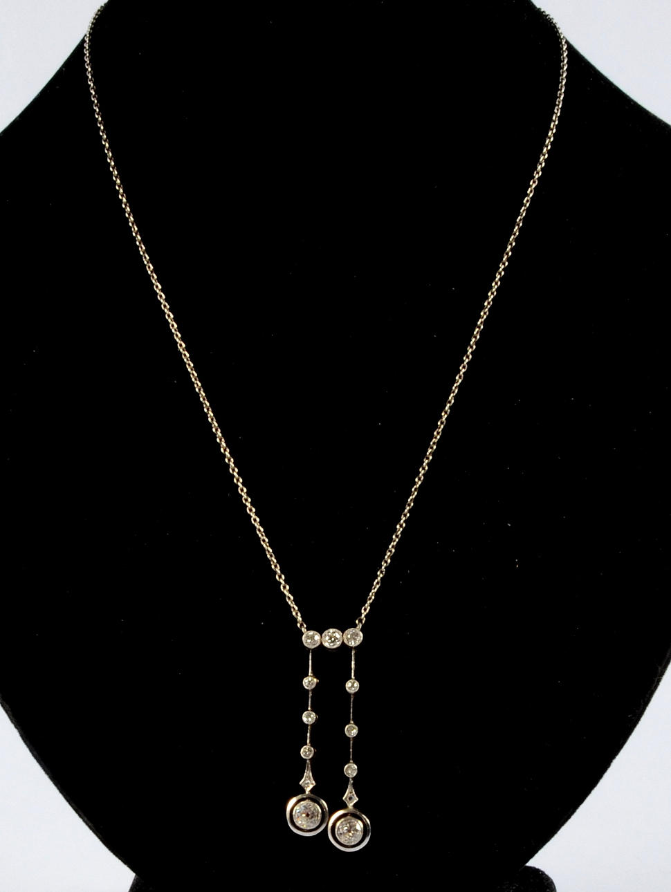 DIAMANTCOLLIER, vitguld, totalt ca 0,75ct.