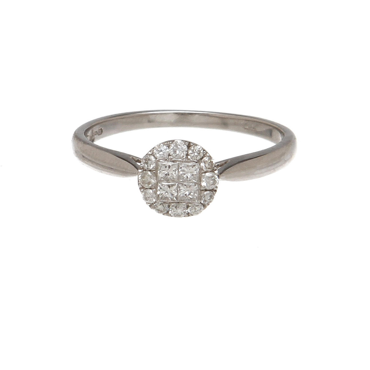 RING, 18K vitguld med diamanter, totalt ca 0,50 ct. Vikt 2,5 g.