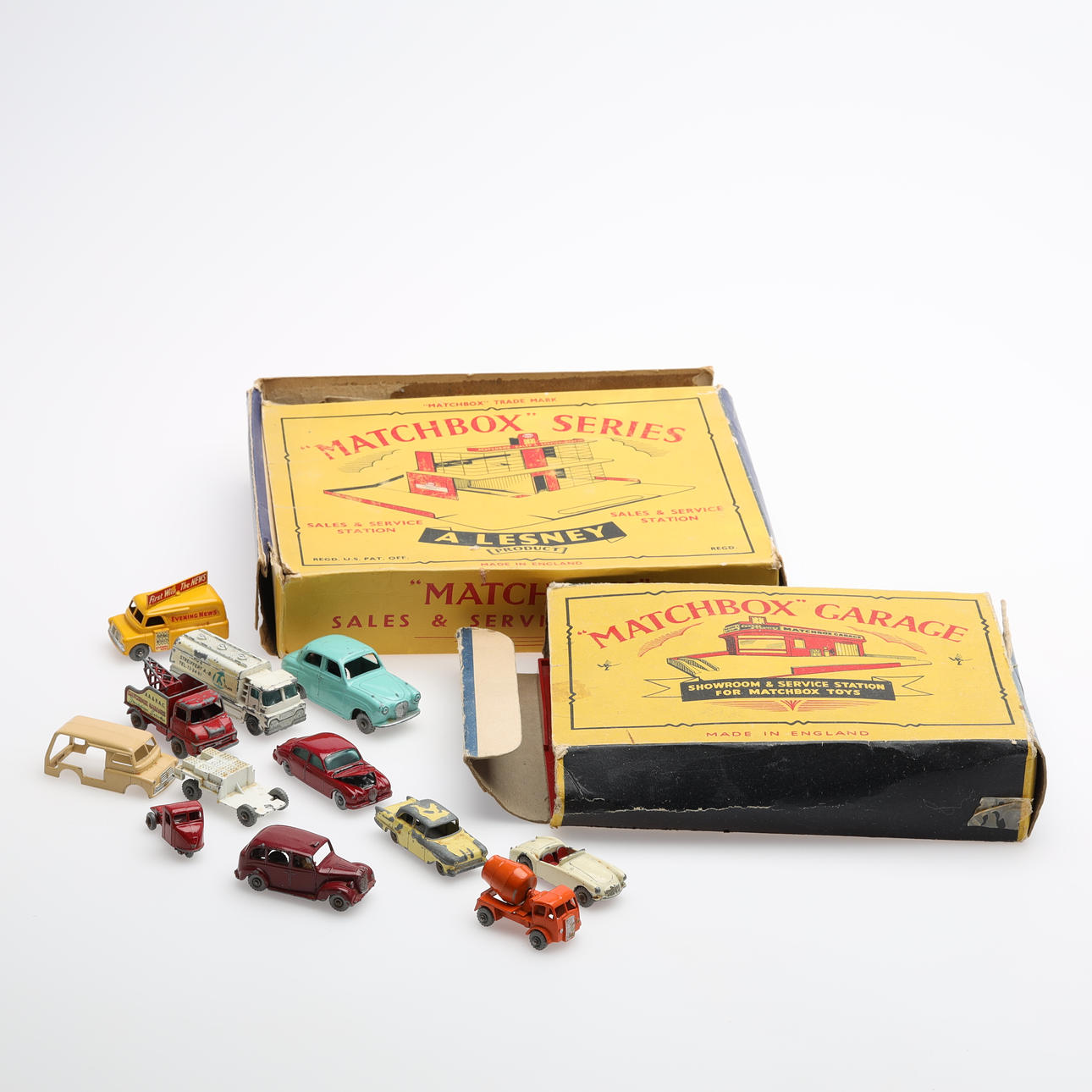 SPIELZEUGGARAGE MATCHBOX und Spielzeugautos.