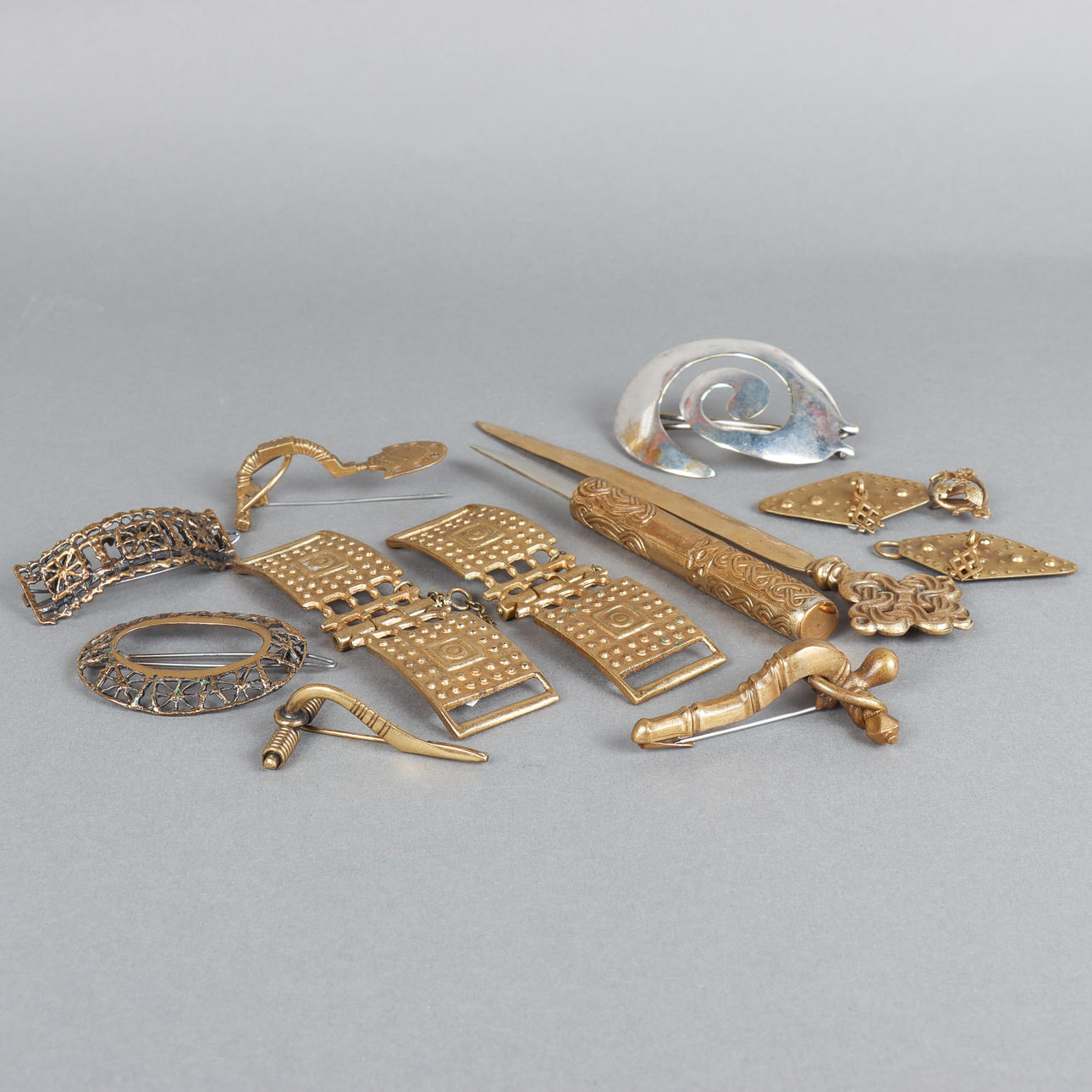 BRONS, 11 delar, Kalevara Koru, Finland.