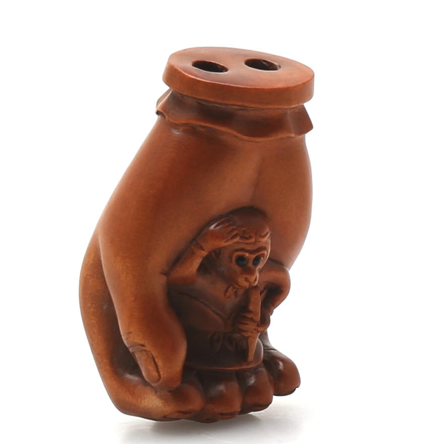 NETSUKE av buxbom, Japan troligen 1900-tal.
