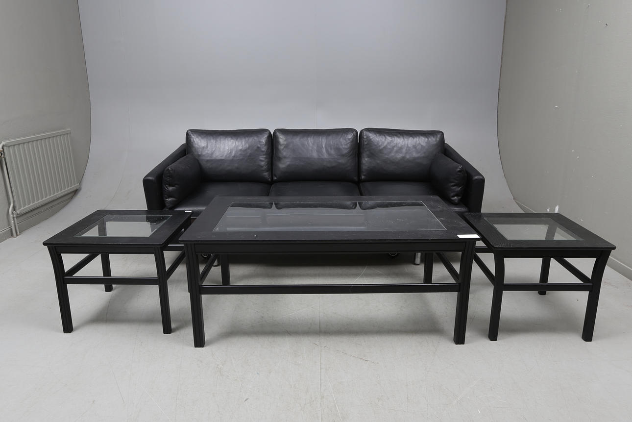 SOFFA samt SOFFBORD och SIDOBORD, ett par, Möbelfabriks AB, Carlsson & Co, Bengtsfors, 1900-talets andra hälft.