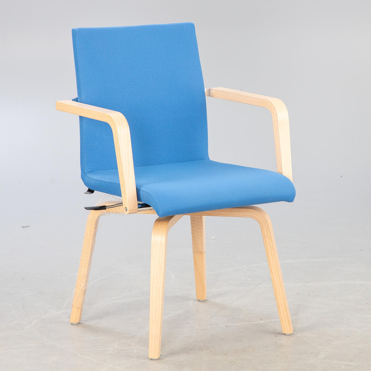 Mauser Sitzkultur, Stuhl, blauer Stoff.