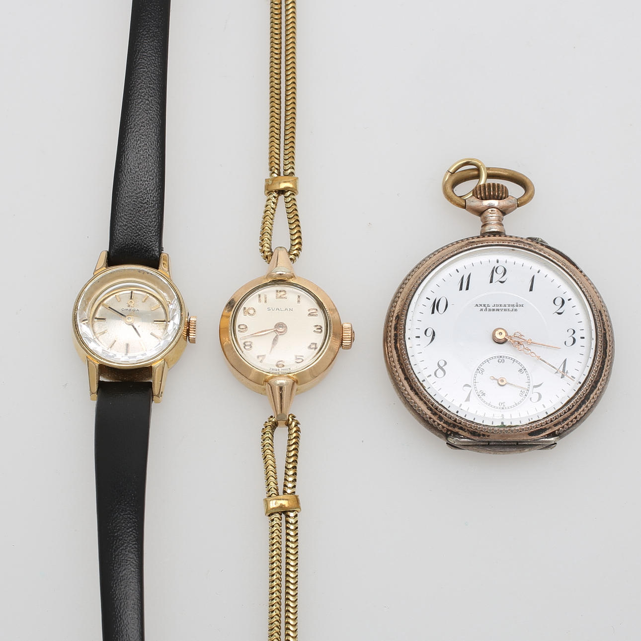 ARMBANDSUR, 2 st samt FICKUR, silver, Axel Jueström Södertelje, Omega, Svalan.