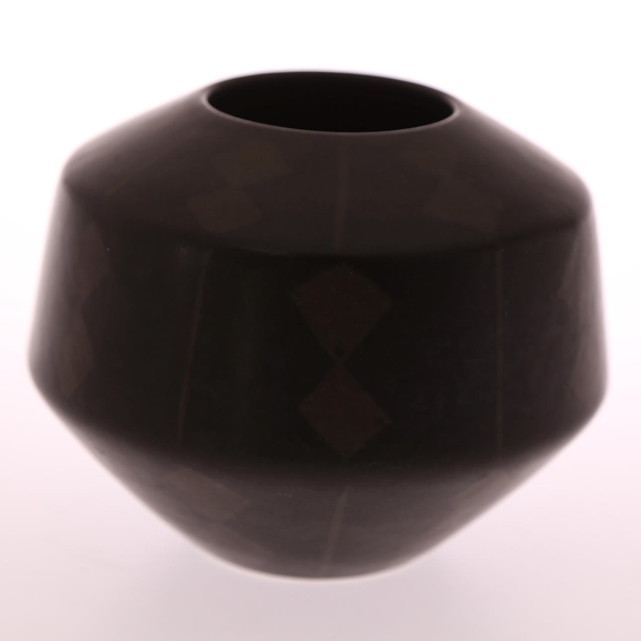 LYNGE AHLBERG. VAS, porslin, signerad Lynge Ahlberg - Rörstrand, 1900-tal.