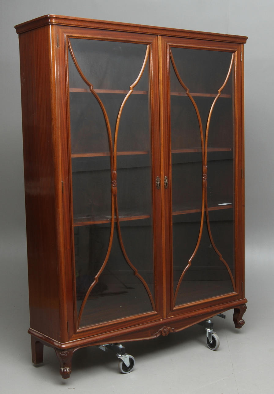 VITRINSKÅP, 1900-tal.