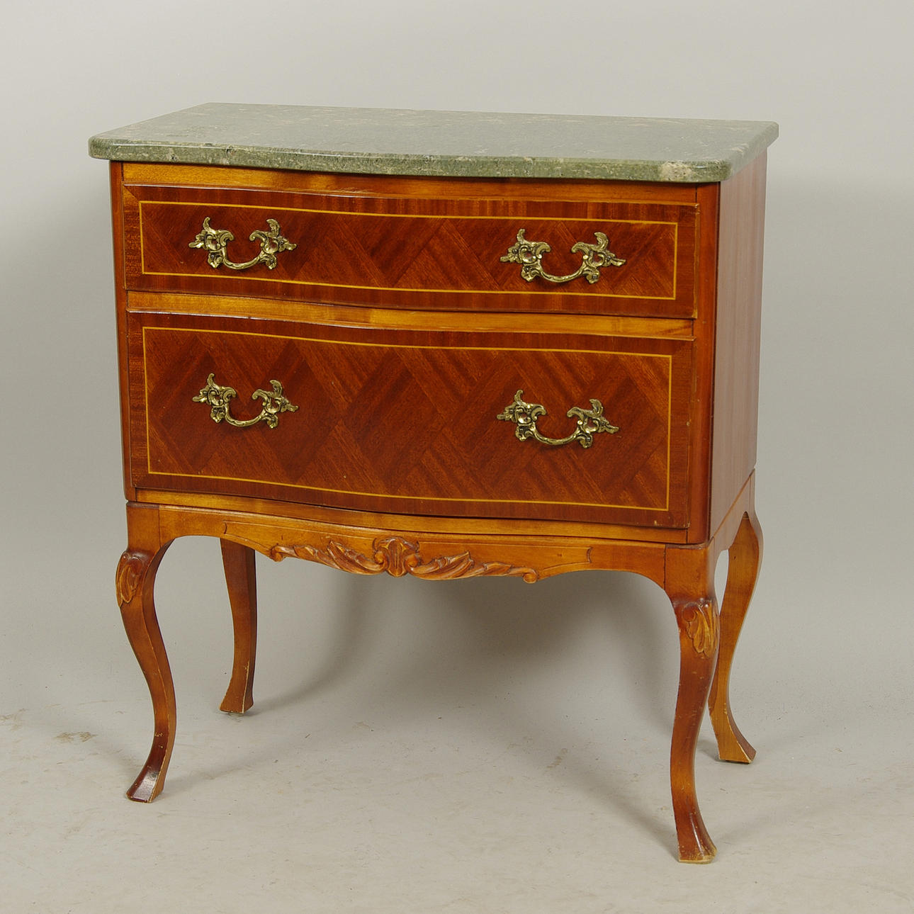 BYRÅ, 2-lådig, mahogny med stenskiva, rokokostil.