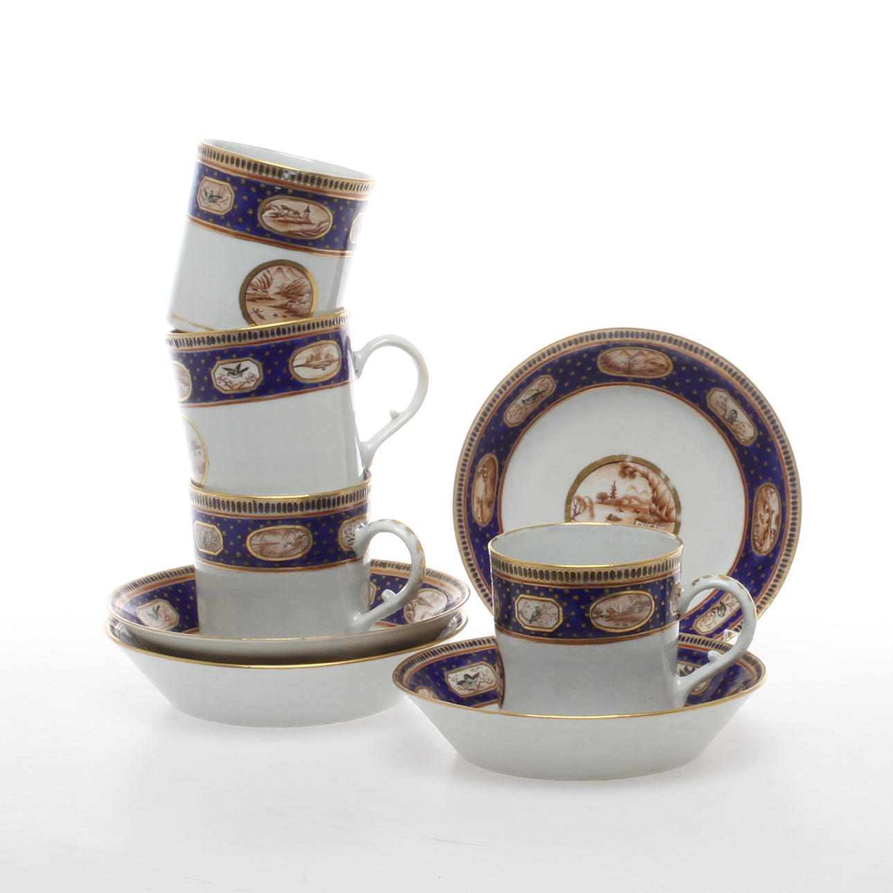 KOPPAR, med fat, 4 st. porslin, Kina, 17/1800-tal.