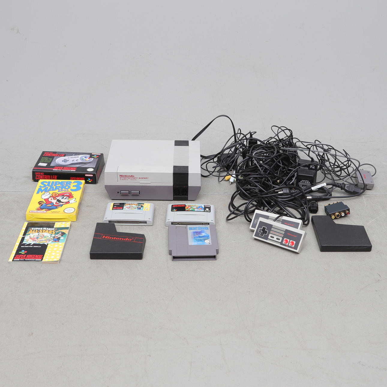 VIDEOJUEGO, Nintendo 8-bit con accesorios.